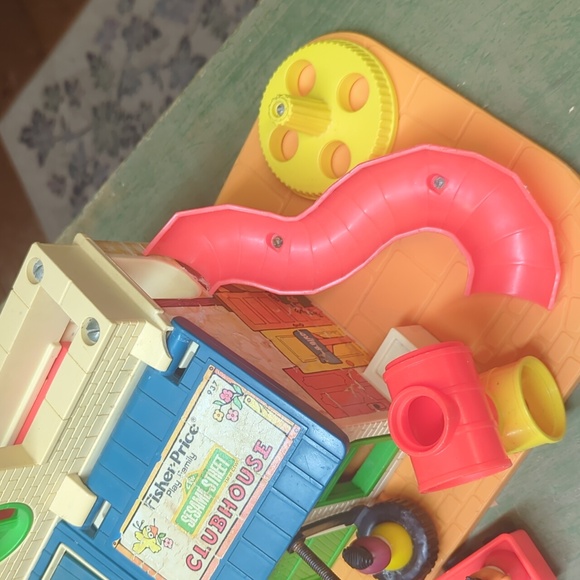 #11 Sesame Street Clubhouse #937, slide & figures, little people Fisher Price - Picture 11 of 16